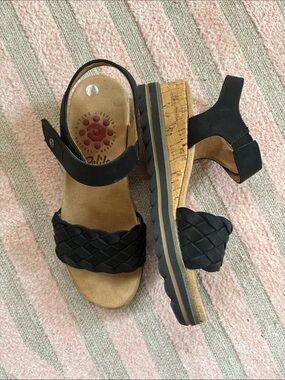 ‘Relife’ Vegan Sandals 🌞